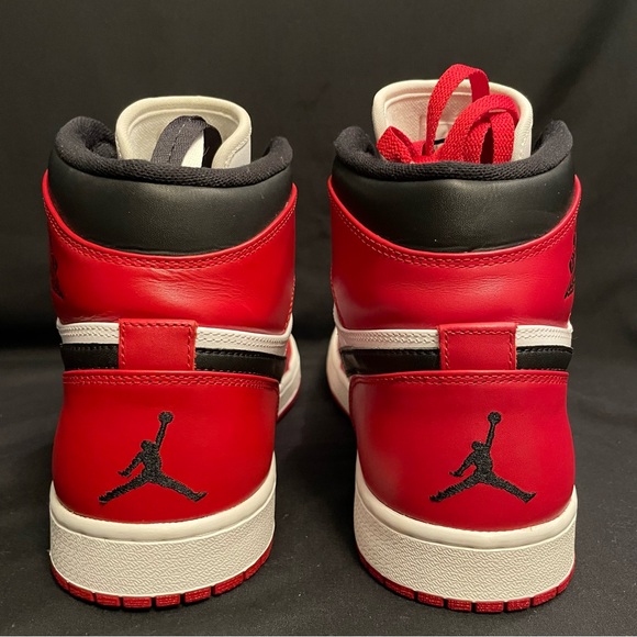 Air Jordan 1 Retro Chicago 2013 - Picture 6 of 13